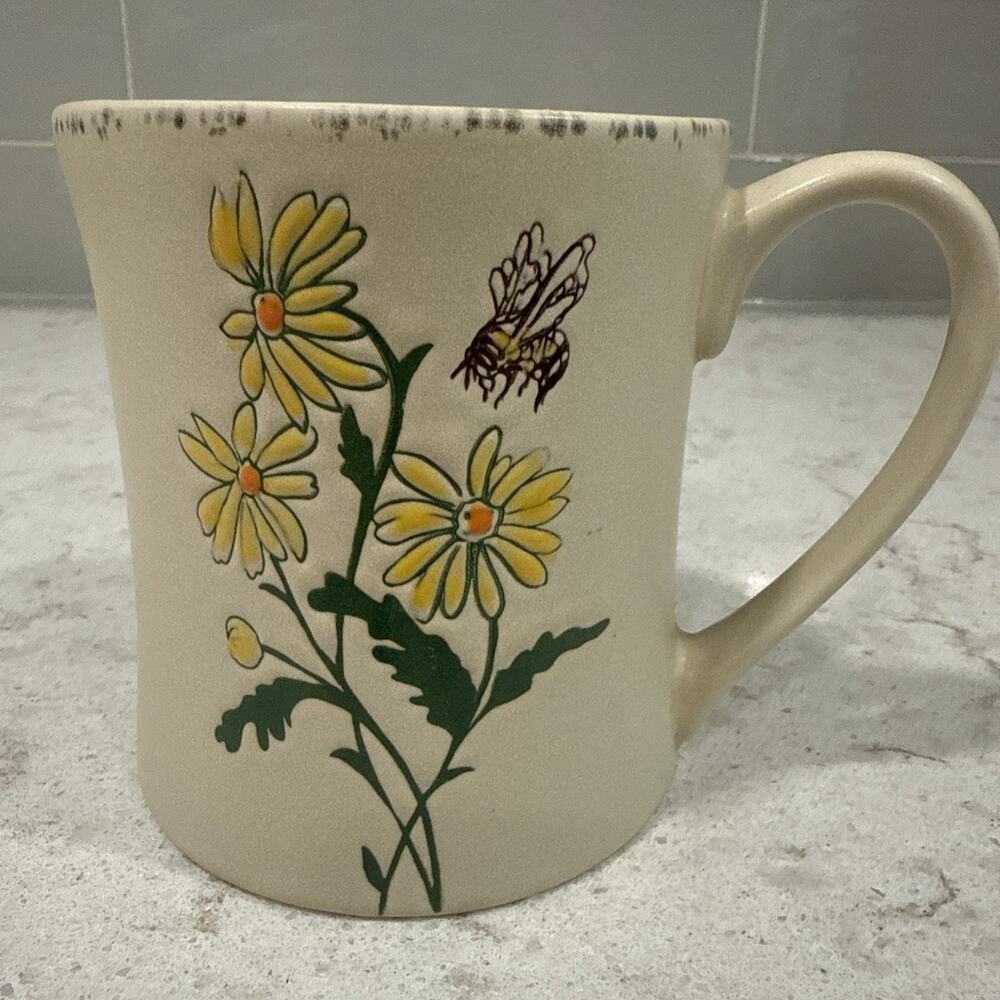BEE & Yellow Flowers 18oz Spectrum Designz 2022 Coffee Mug Cup Stoneware NEW